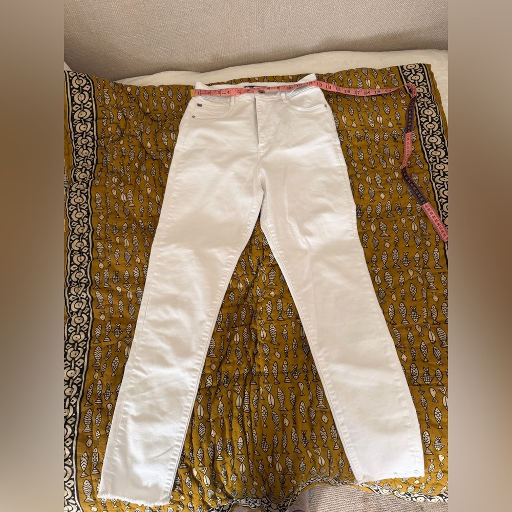 White skinny jeans